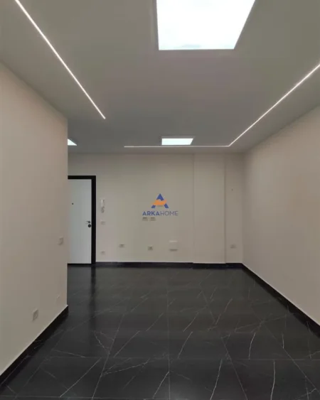 Tirane, jepet me qera zyre Kati 6, 75 m² 550 € (GOLDEN TOWER RESIDENCE, MINE PEZA)