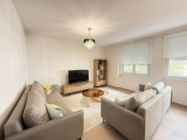 Tirane, jepet me qera apartament 2+1 Kati 3, 