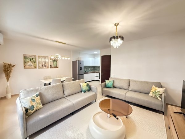 Tirane, jepet me qera apartament 2+1 Kati 3, 