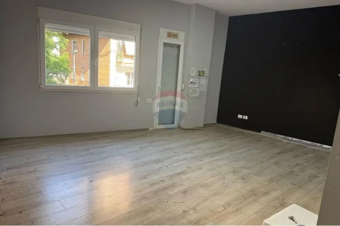 Tirane, jepet me qera zyre , 140 m² 1.000 € (Myslym Shyri)
