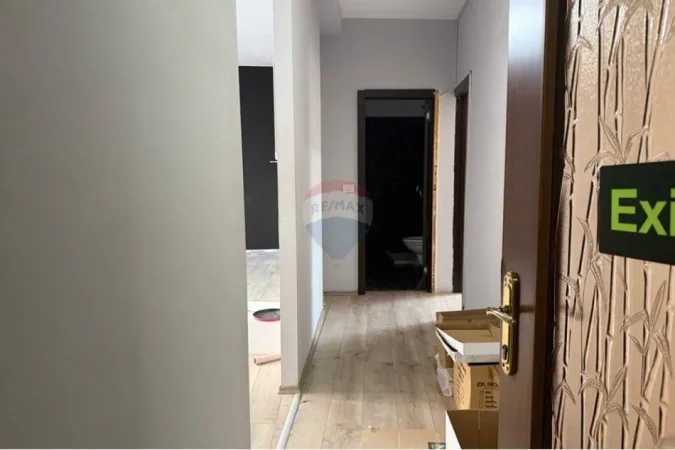 Tirane, jepet me qera zyre , 140 m² 1.000 € (Myslym Shyri)