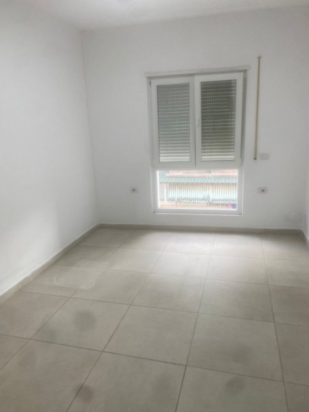 Jepet me Qera Apartament për Zyra tek Rruga e Barrikadave, Kati 7, 110 m² 700 €uro