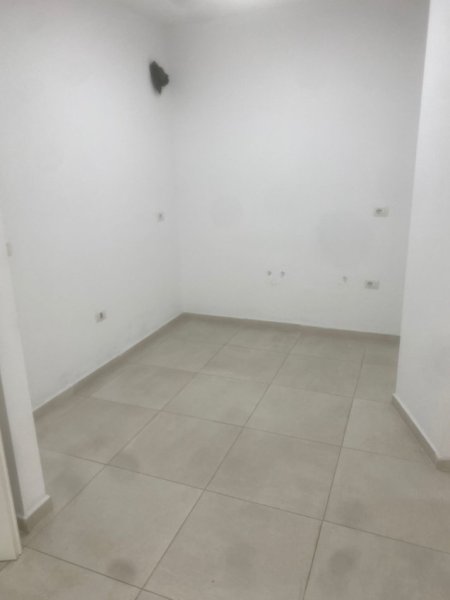 Jepet me Qera Apartament për Zyra tek Rruga e Barrikadave, Kati 7, 110 m² 700 €uro