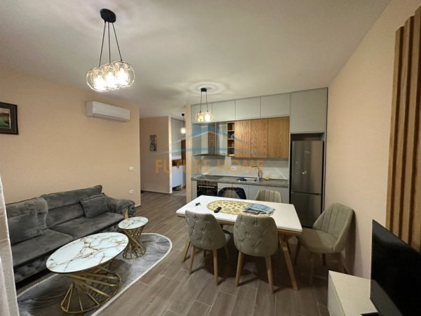 Tirane, jepet me qera apartament 2+1 Kati 3, 92 m² 900 € (KODRA E DIELLIT 1)