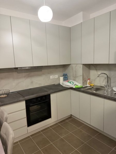 Tirane, jepet me qera apartament 1+1+Ballkon Kati 5, 70 m² 550 € (Golden Park 3)