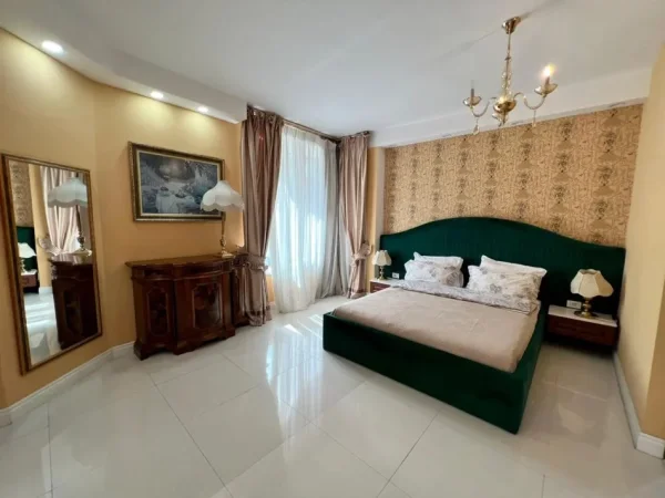 Tirane, shitet apartament 1+1 Kati 1, 192 m² 