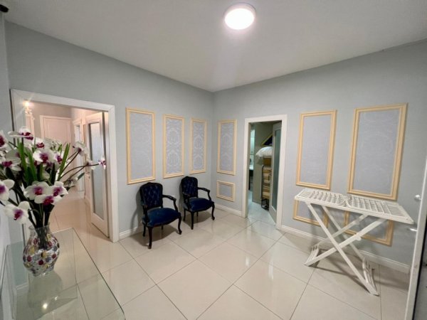 Tirane, shitet apartament 1+1 Kati 1, 192 m² 