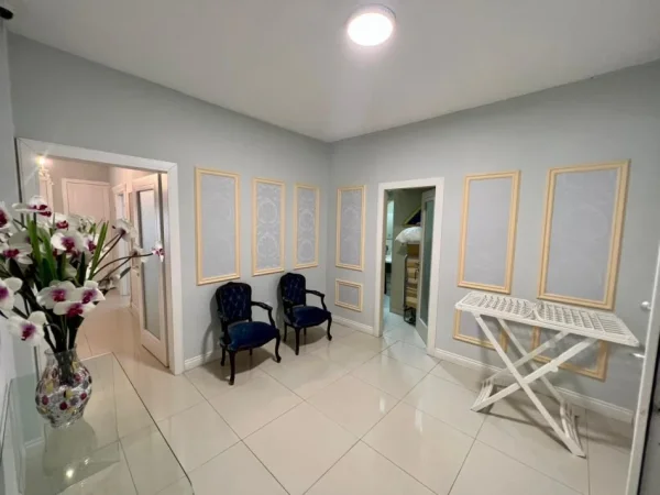 Tirane, shitet apartament 1+1 Kati 1, 192 m² 