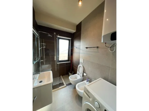 Tirane, jepet me qera apartament 1+1+Parkim, Kati 7, 60 m² 850 € (Bulevardi Zogu i Pare)