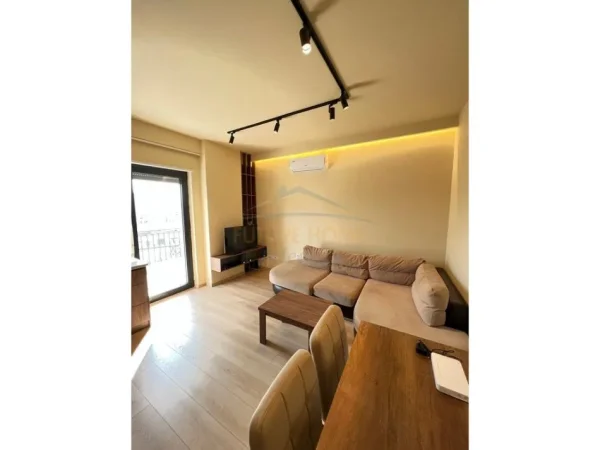 Tirane, jepet me qera apartament 1+1+Parkim, Kati 7, 60 m² 850 € (Bulevardi Zogu i Pare)
