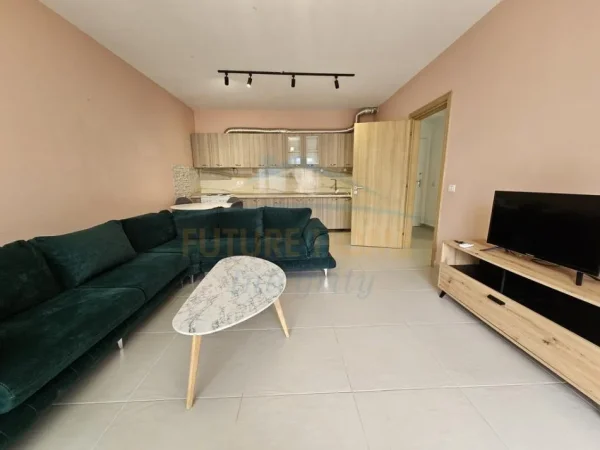 Tirane, jepet me qera apartament 2+1+2 Kati 4, 100 m² 750 € (Rruga e Barrikadave)