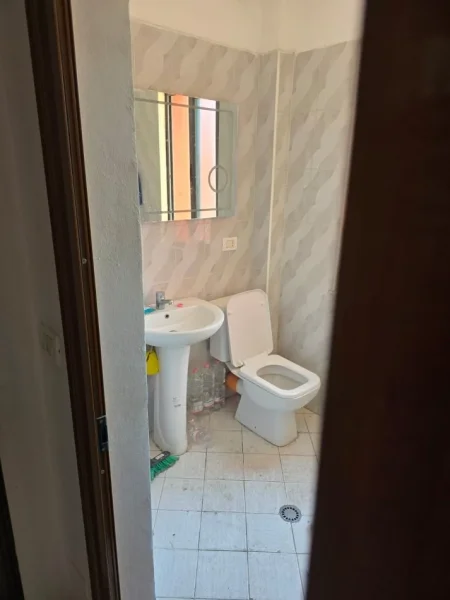 Tirane, jepet me qera garsonier 1+1 Kati 8, 50 m² 400 € (karl gega)