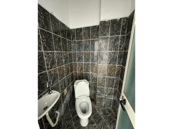 Tirane, shitet ambjent biznesi Kati 1, 35 m² 40.000 € 