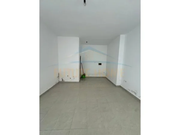 Tirane, shitet ambjent biznesi Kati 1, 35 m² 40.000 € 