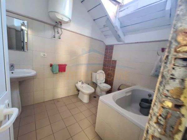 Tirane, jepet me qera zyre Kati 4, 97 m² 1.500 € (SHALLVARET)