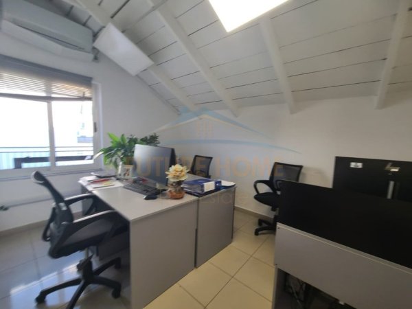 Tirane, jepet me qera zyre Kati 4, 97 m² 1.500 € (SHALLVARET)