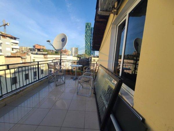 Tirane, jepet me qera zyre Kati 4, 97 m² 1.500 € (SHALLVARET)