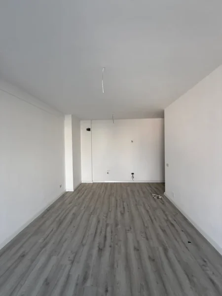 Tirane, jepet me qera ambjent biznesi Kati 1, 105 m² 600 € (Mine Peza)