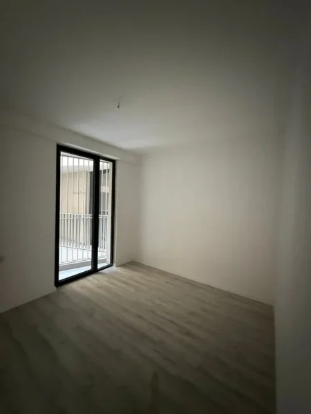 Tirane, jepet me qera ambjent biznesi Kati 1, 105 m² 600 € (Mine Peza)