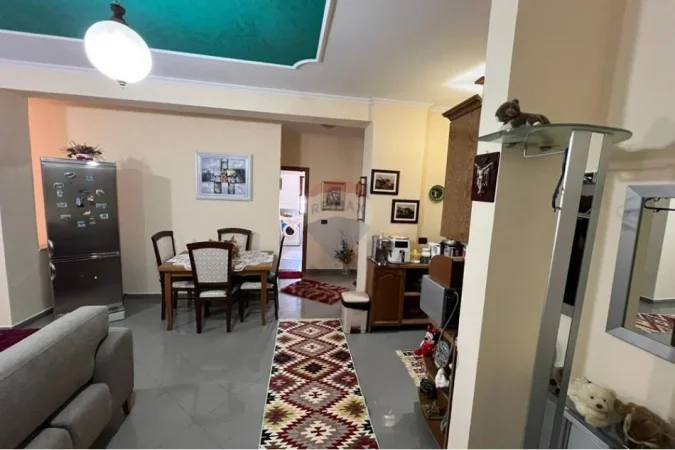 Tirane, jepet me qera apartament 2+1 Kati 7, 75 m² 650 € (Rruga Sitki Çiço, Tiranë)