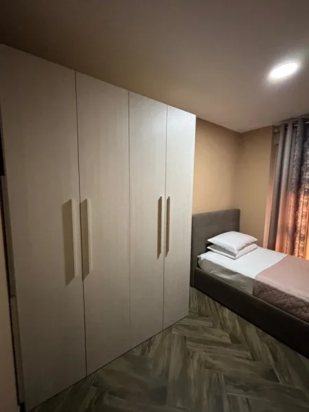 Tirane, jepet me qera apartament 2+1 Kati 3, 700 €