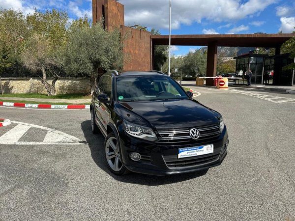 Tirane, shes SUV VOLKSWAGEN TIGUAN R-LINE FULL OPTION PANORAMA Nafte, e zeze automatik Klima 189.000 km