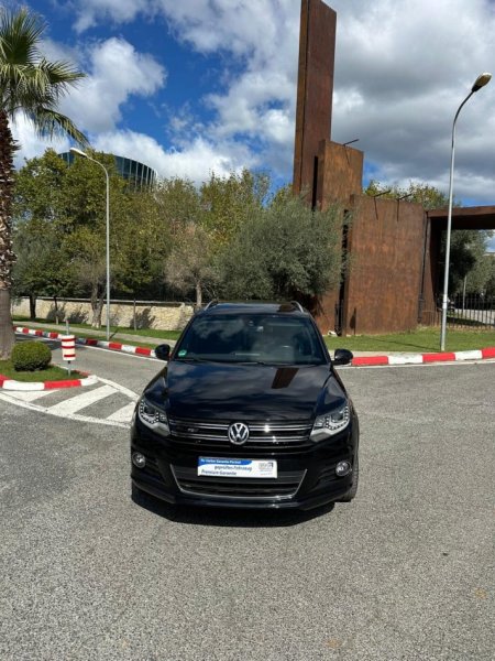 Tirane, shes SUV VOLKSWAGEN TIGUAN R-LINE FULL OPTION PANORAMA Nafte, e zeze automatik Klima 189.000 km