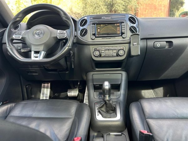 Tirane, shes SUV VOLKSWAGEN TIGUAN R-LINE FULL OPTION PANORAMA Nafte, e zeze automatik Klima 189.000 km