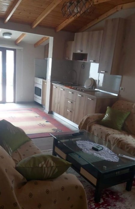 Pogradec, jepet me qera apartament 1+1+Ballkon Kati 5, 75 m² 170 € (Rruga Gani Butka, Blloku i pallateve siper shkolles Koli Gusho)