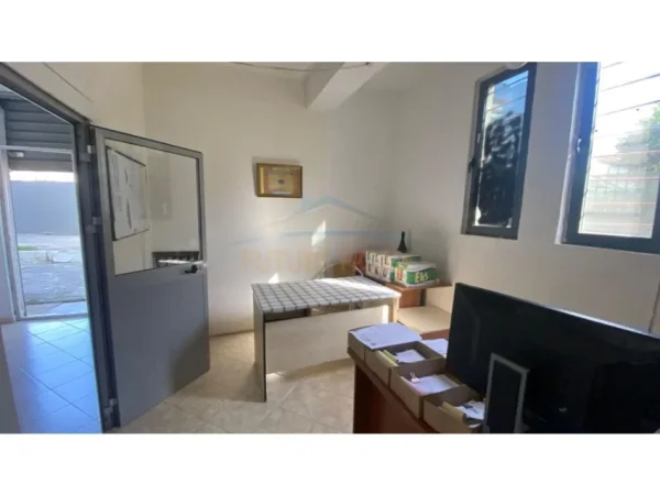 Tirane, shitet ambjent biznesi Kati 0, 123 m² 150.000 € (RRUGA XHANFIZE KEKO)