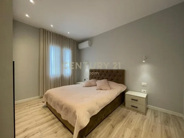 Tirane, jepet me qera apartament 2+1+Aneks+Ballkon Kati 2, 75 m² 630 € (Neom124533)