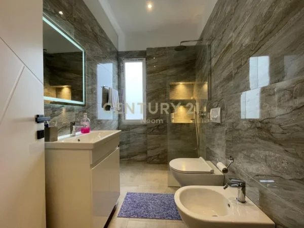 Tirane, jepet me qera apartament 2+1+Aneks+Ballkon Kati 2, 75 m² 630 € (Neom124533)