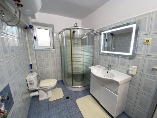 Tirane, jepet me qera apartament 2+1 Kati 4, 76 m² 600 € (Rruga Ferit Xhajko)