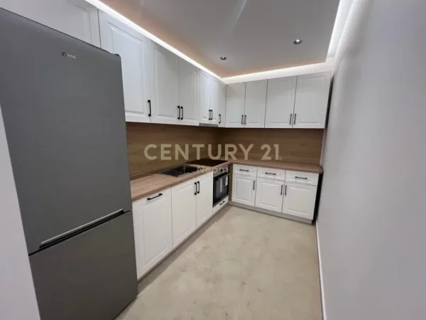 Tirane, jepet me qera apartament 2+1+Aneks+Ballkon Kati 4, 110 m² 850 € (Neom124537)