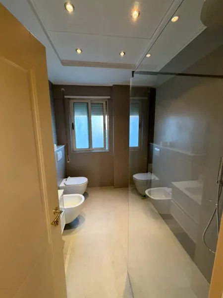 Tirane, jepet me qera apartament 2+1+Ballkon Kati 4, 105 m² 900 € (Don Bosko)