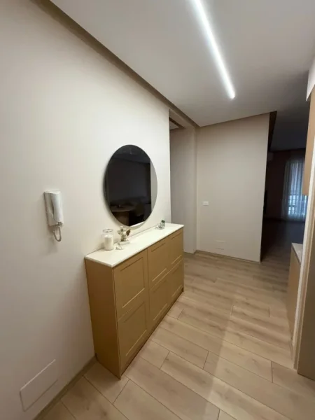 Tirane, jepet me qera apartament 2+1+Ballkon Kati 4, 105 m² 900 € (Don Bosko)