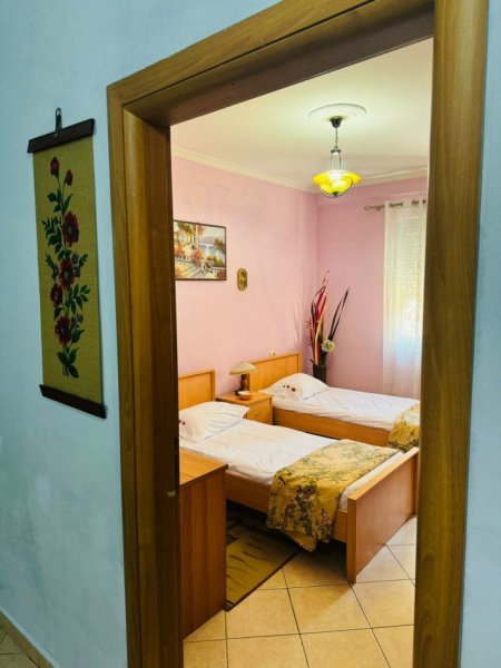 Tirane, jepet me qera apartament 2+1+Ballkon Kati 5, 105 m² 550 € (ASTIR)