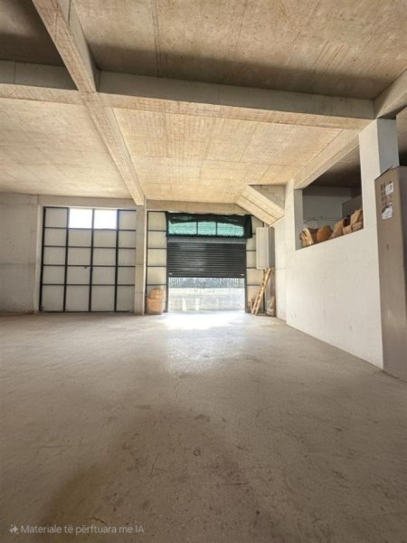 Tirane, jepet me qera magazine Kati 0, 1.400 m² 7.700 € (TOP CHANEL)