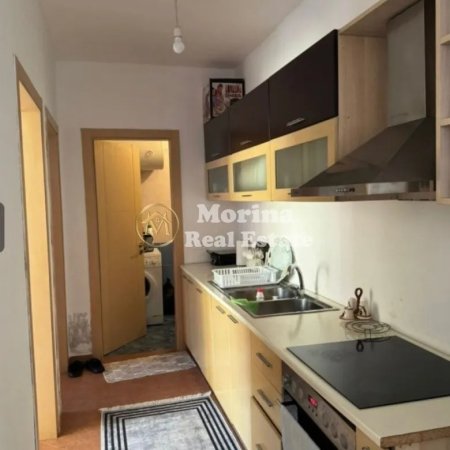 Tirane, jepet me qera apartament 2+1 Kati 4, 85 m² 420 € (Fresku)
