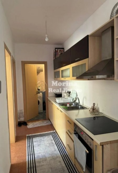 Tirane, jepet me qera apartament 2+1 Kati 4, 85 m² 420 € (Fresku)