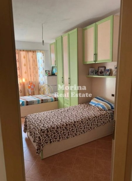 Tirane, jepet me qera apartament 2+1 Kati 4, 85 m² 420 € (Fresku)
