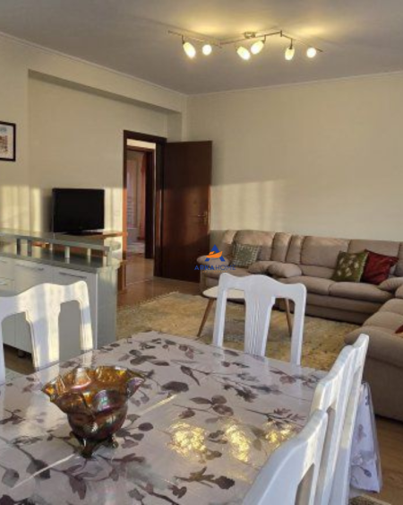 Tirane, jepet me qera apartament 2+1+Ballkon Kati 7, 115 m² 750 € (SHESHI AVNI RUSTEMI, PAZARI I RI)