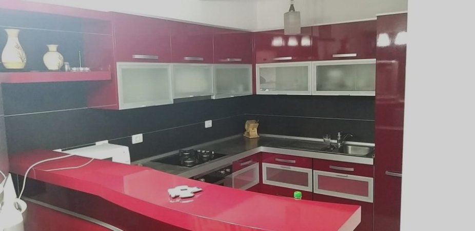Tirane, jepet me qera apartament 3+1+Ballkon Kati 9, 160 m² 800 € (Rruga e Dibres)