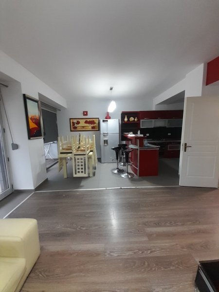 Tirane, jepet me qera apartament 3+1+Ballkon Kati 9, 160 m² 800 € (Rruga e Dibres)