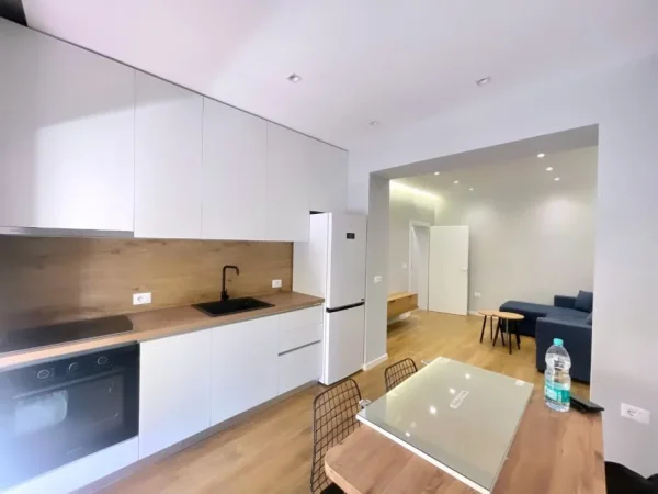 Tirane, shitet apartament 1+1 , 65 m² 165.000 € (AZHBR)