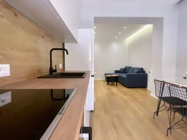 Tirane, shitet apartament 1+1 , 65 m² 165.000 € (AZHBR)