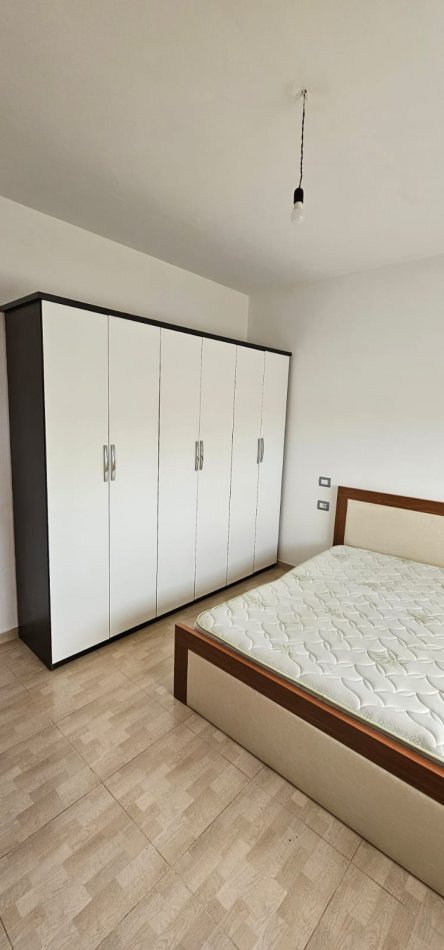 Tirane, jepet me qera shtepi 1+1 Kati 2, 65 m² 350 € (Vilat amerikan)