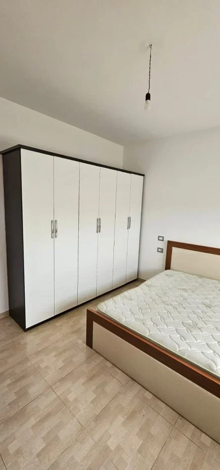 Tirane, jepet me qera shtepi 1+1 Kati 2, 65 m² 350 € (Vilat amerikan)