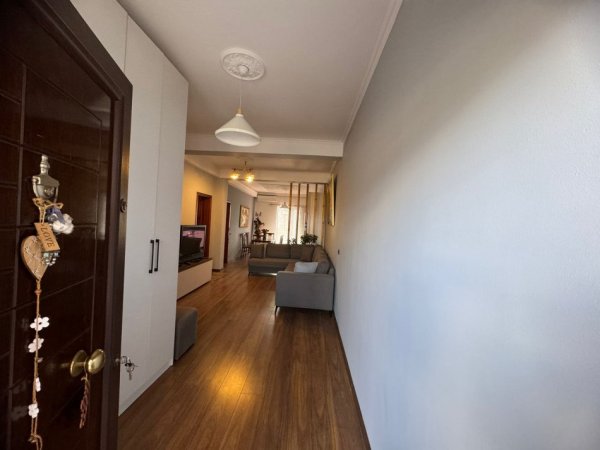 Tirane, jepet me qera apartament 2+1+Ballkon Kati 3, 90 m² 550 € (prane Spitalit Amerikan2)
