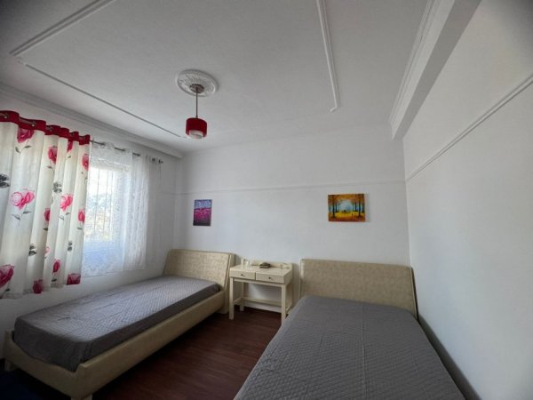 Tirane, jepet me qera apartament 2+1+Ballkon Kati 3, 90 m² 550 € (prane Spitalit Amerikan2)